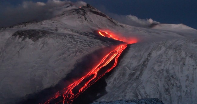 Gyönyörű felvételek az Etna kitöréséről!