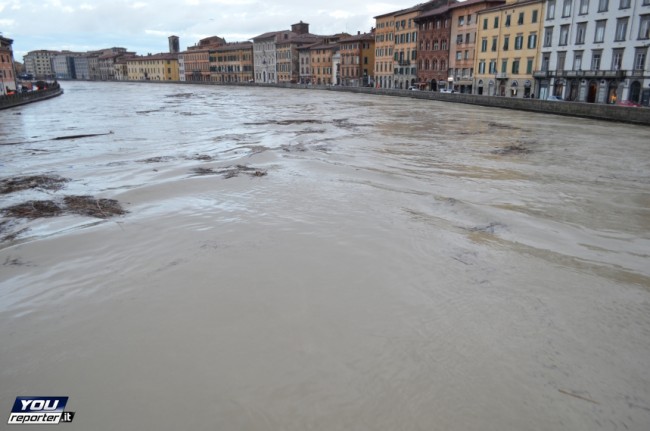Így árad az Arno Pisában és Firenzében!