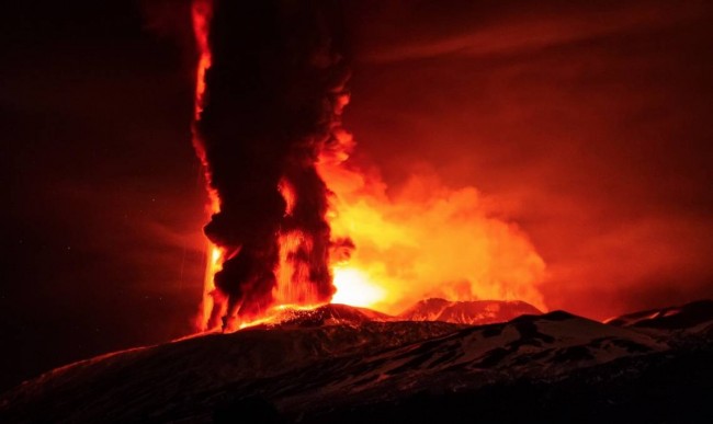 Brutális az Etna kitörése