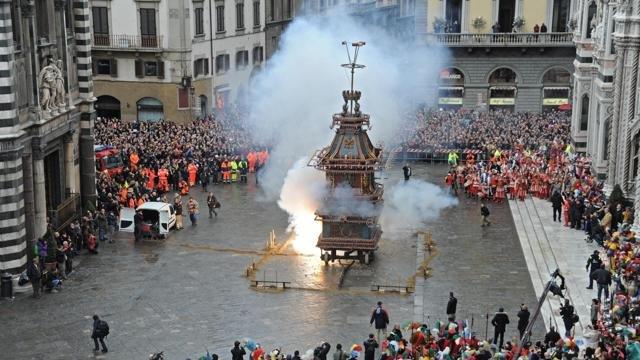 Húsvéti tűzijáték Firenzében