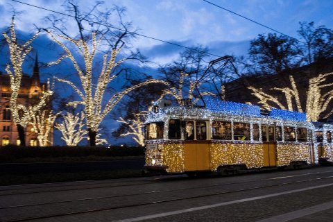 Ünnepi fényvillamos Budapesten