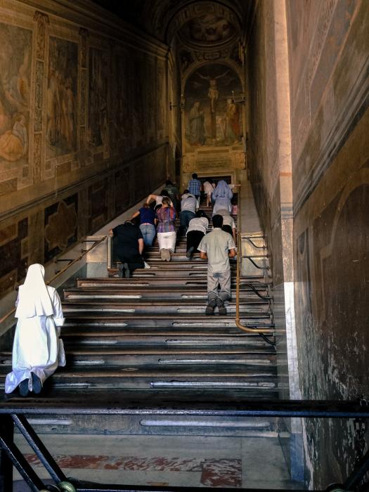 300 év óta újra látható a Szent lépcső Rómában