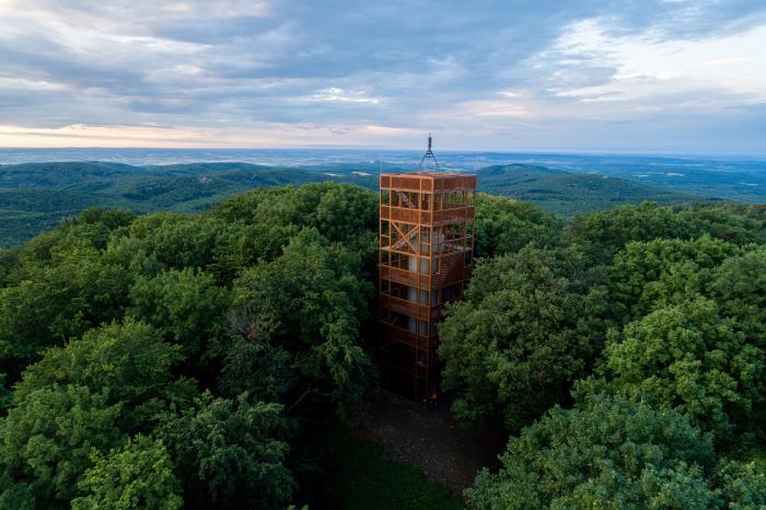 Csodaszép a panoráma a Zengő új, 7 emeletes kilátójából