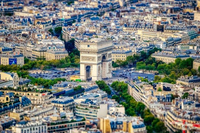 A Champs-Élysées-ből különleges kertet varázsolnak