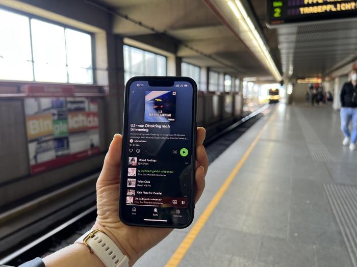 Izgalmas újítással lepte meg a Spotify a bécsi metró utasait