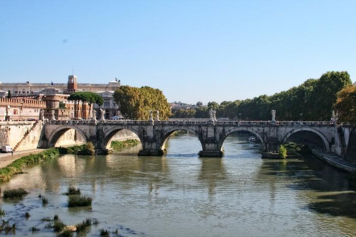 Aszály Olaszországban: Rómában a folyókból már műkincsek bukkannak elő