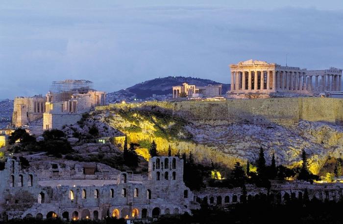 Athén télen nem kapcsolja le az utcai lámpákat - ez az oka