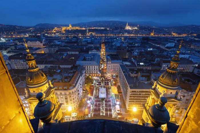 Megnyílt Budapest két legnagyobb karácsonyi vására