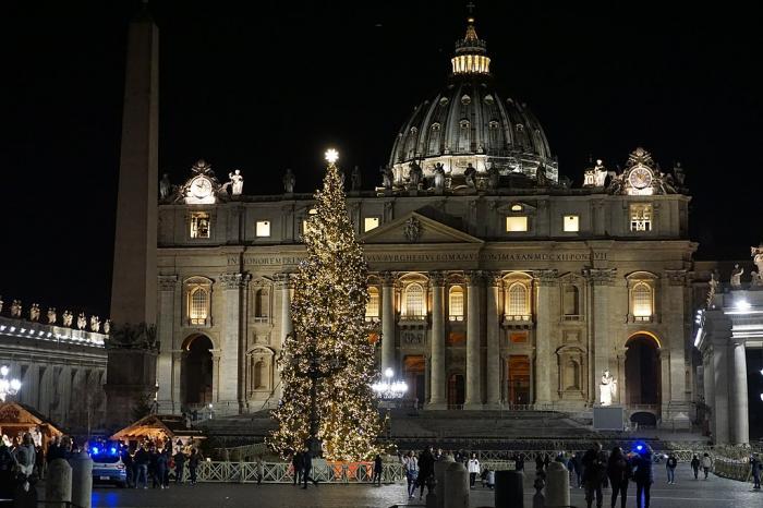 Soha nem történt még ilyen a Vatikán karácsonyfájával