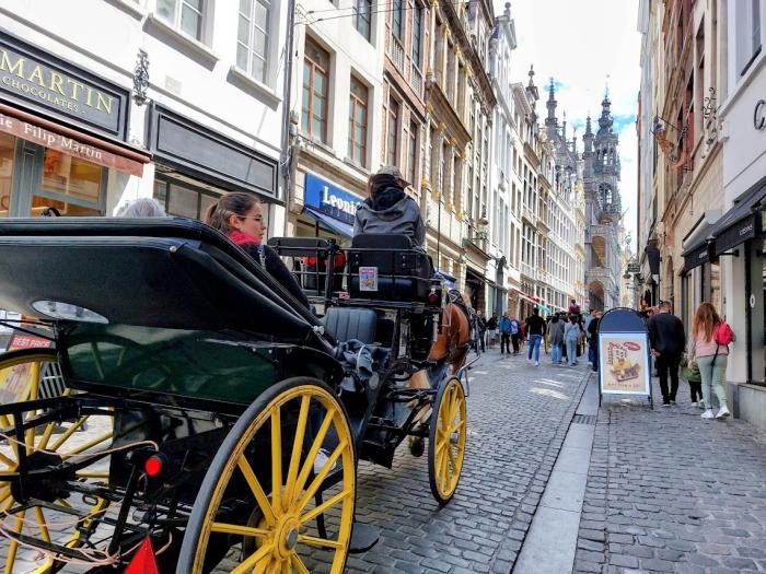 A lovak örülnek: Nagyot változik a Grand Place Brüsszelben